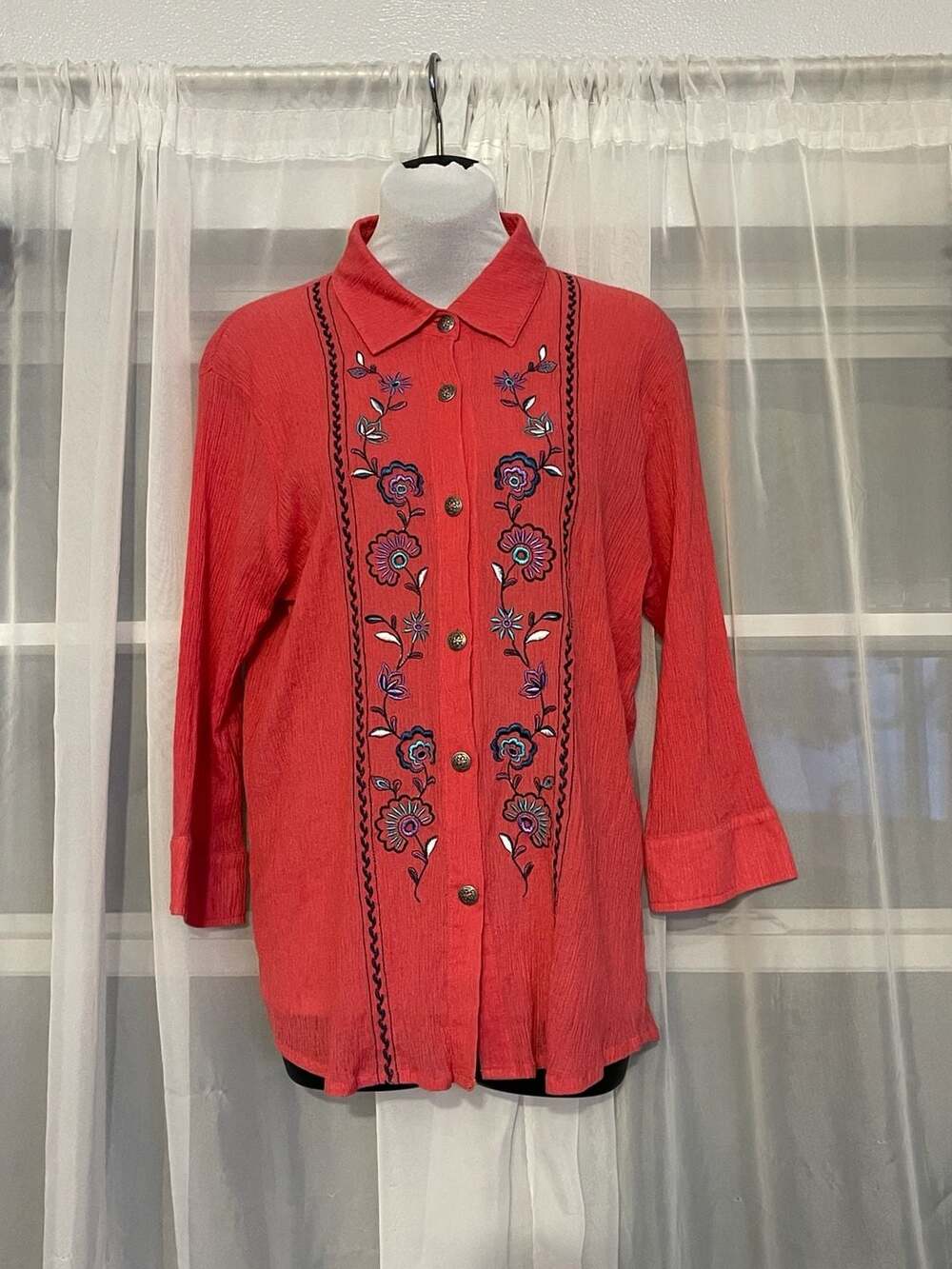 Vintage Teddi Women's Embroidered Floral Button-Front Textured Shirt M